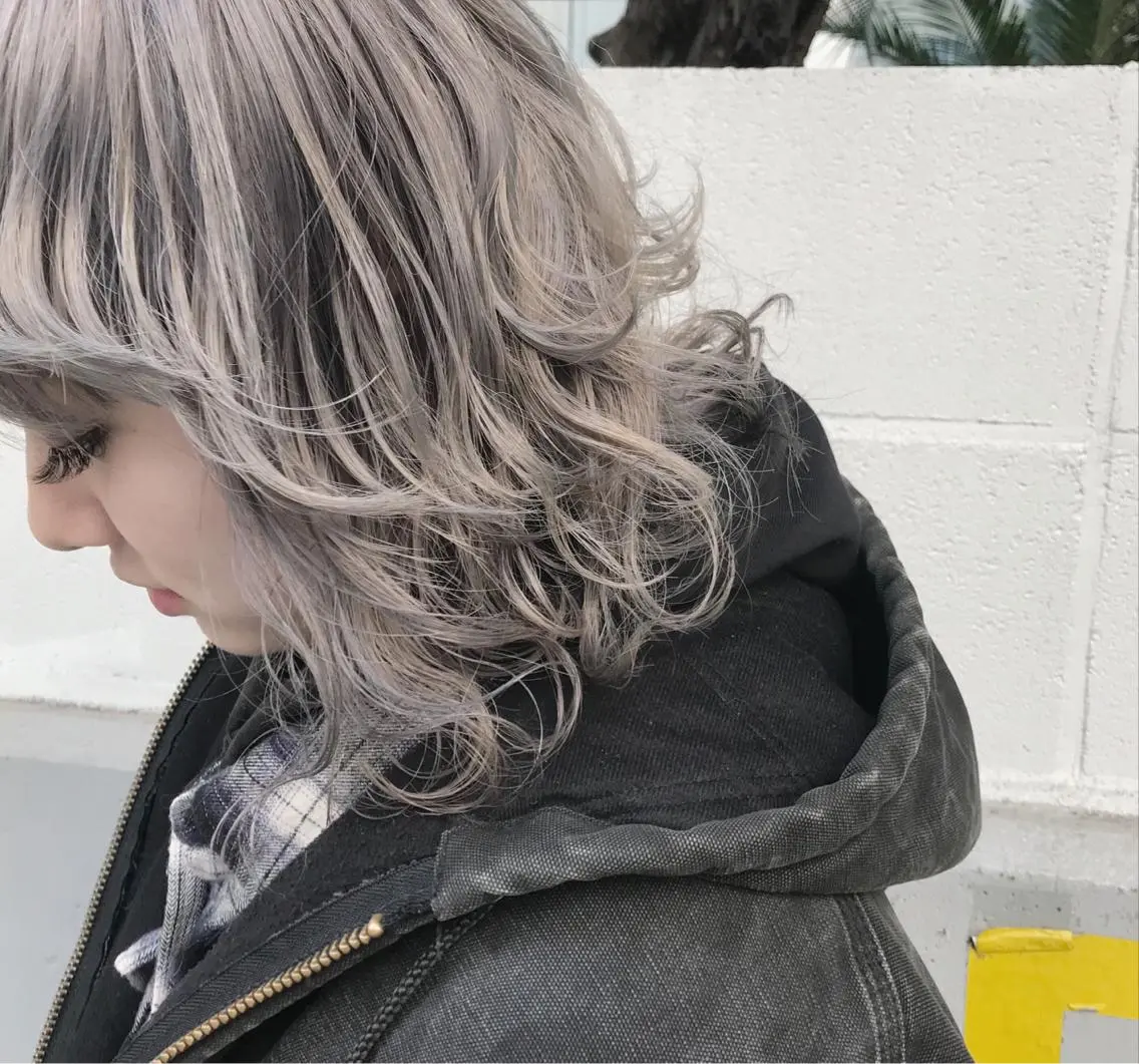 ショート アッシュ カット ヘアカラー レイヤーウルフ エクステ磯部のヘアスタイル