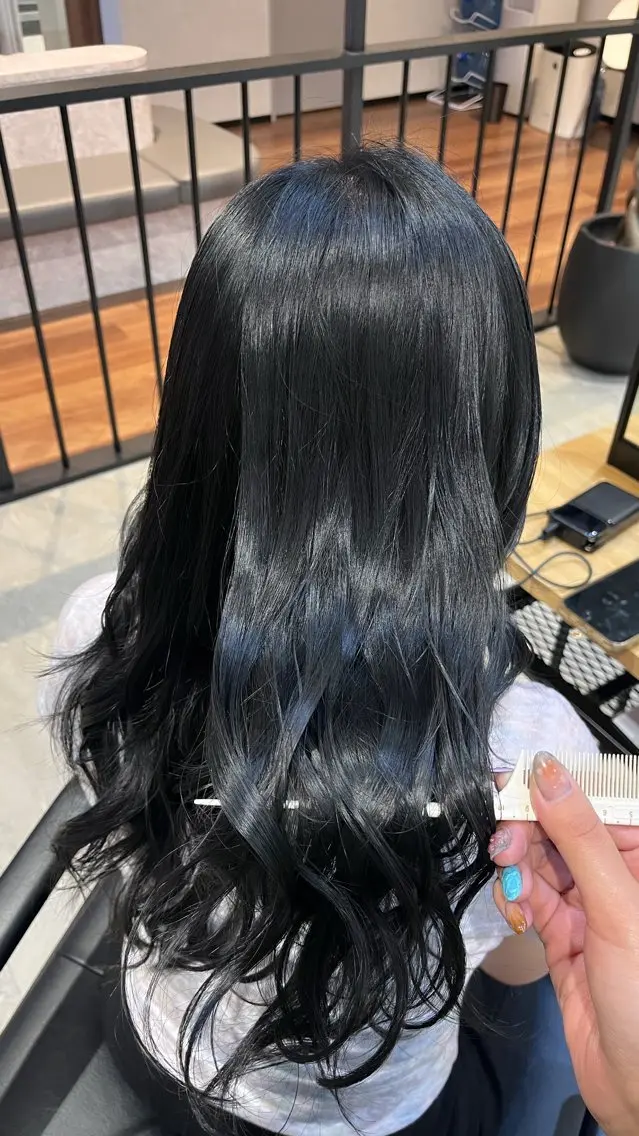 カラー 黒髪 ブルーカラー ブルーブラック ヘアカラー 艶感ワンカラー透明感 🌺YUNA🌺のヘアスタイル