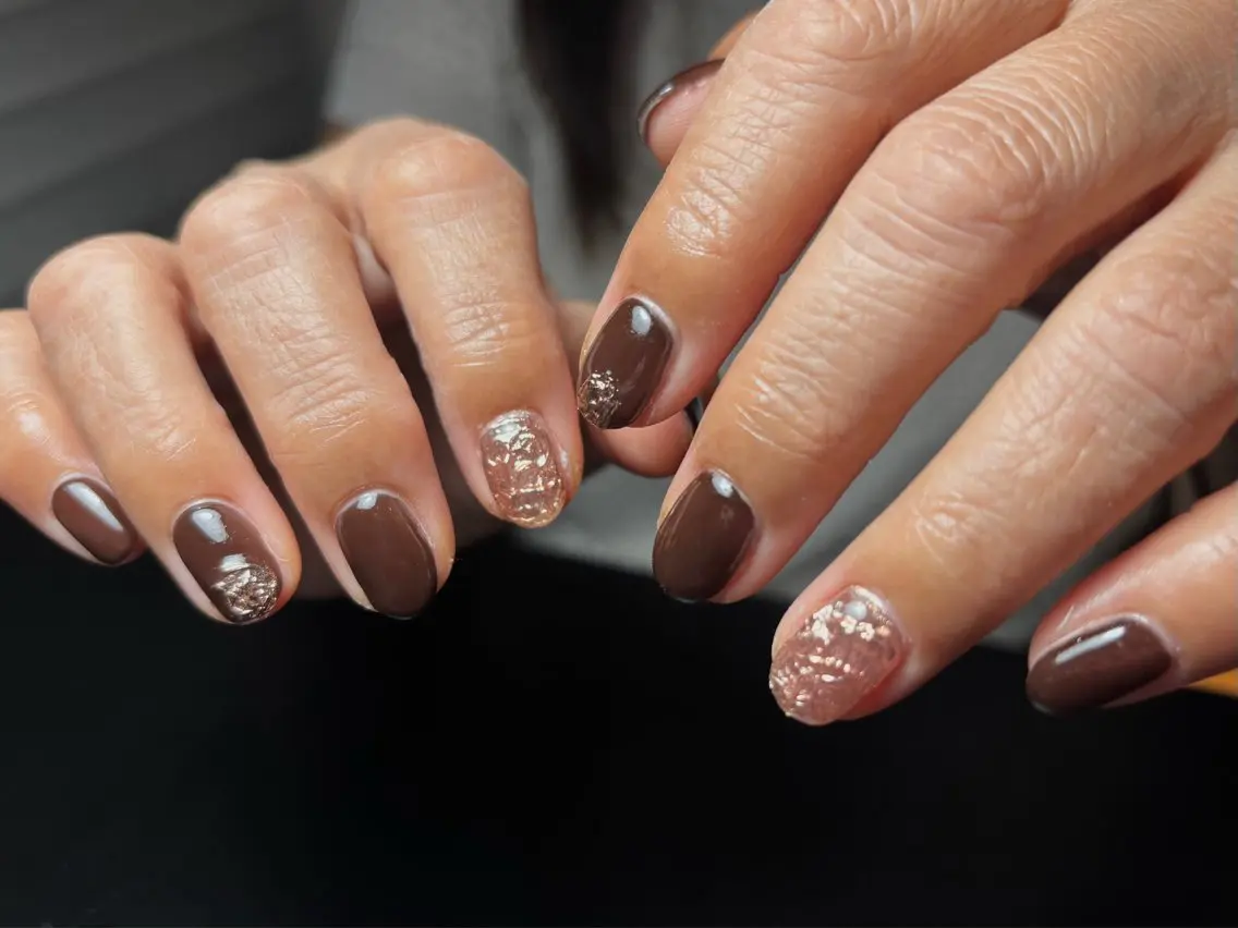 ネイル ブラウン キラキラネイル ハンドネイル D.d nail Rina🌺🖤のネイルデザイン