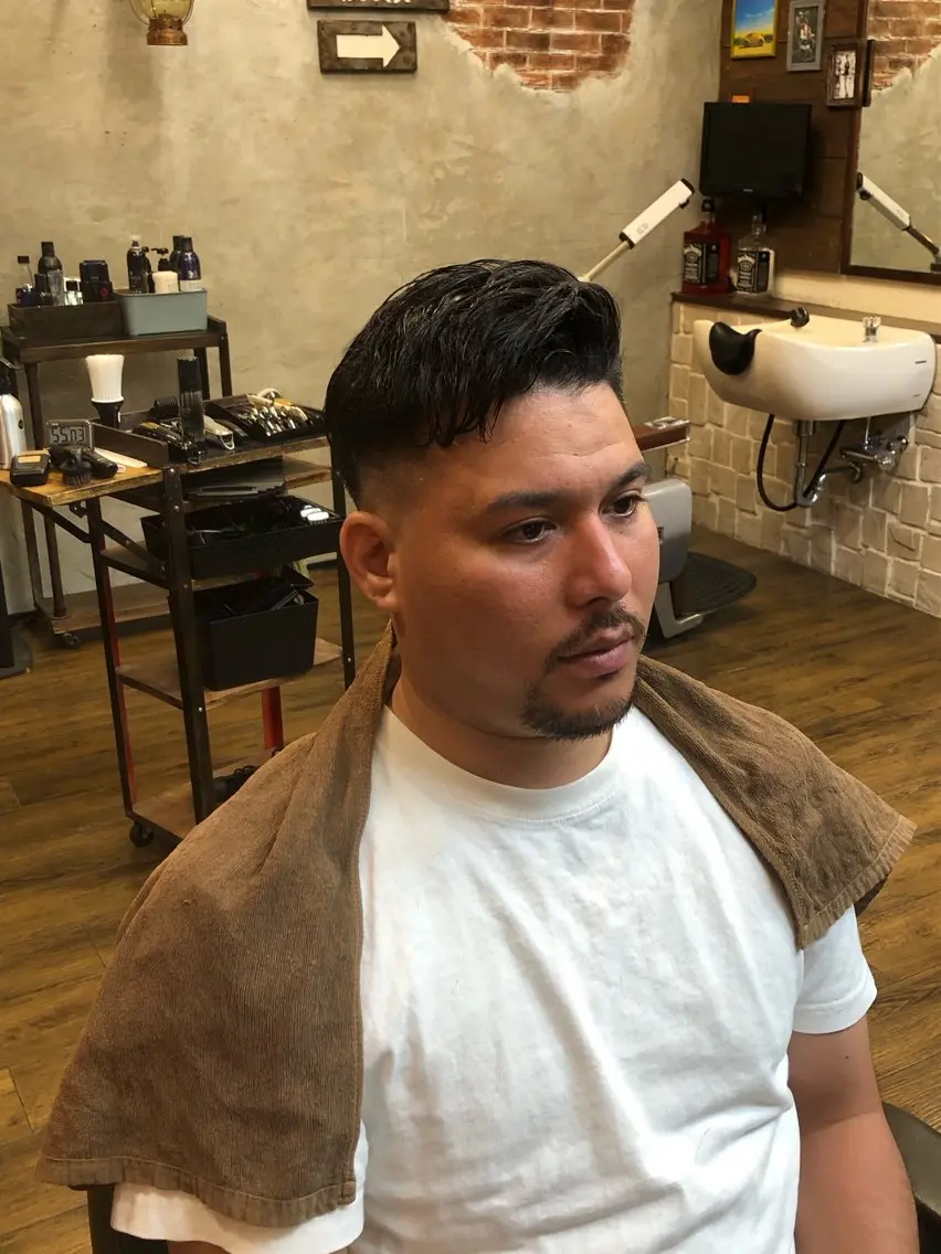 ショート メンズ フェードカット スキンフェード ツーブロック ナイルプラス ヨウのヘアスタイル