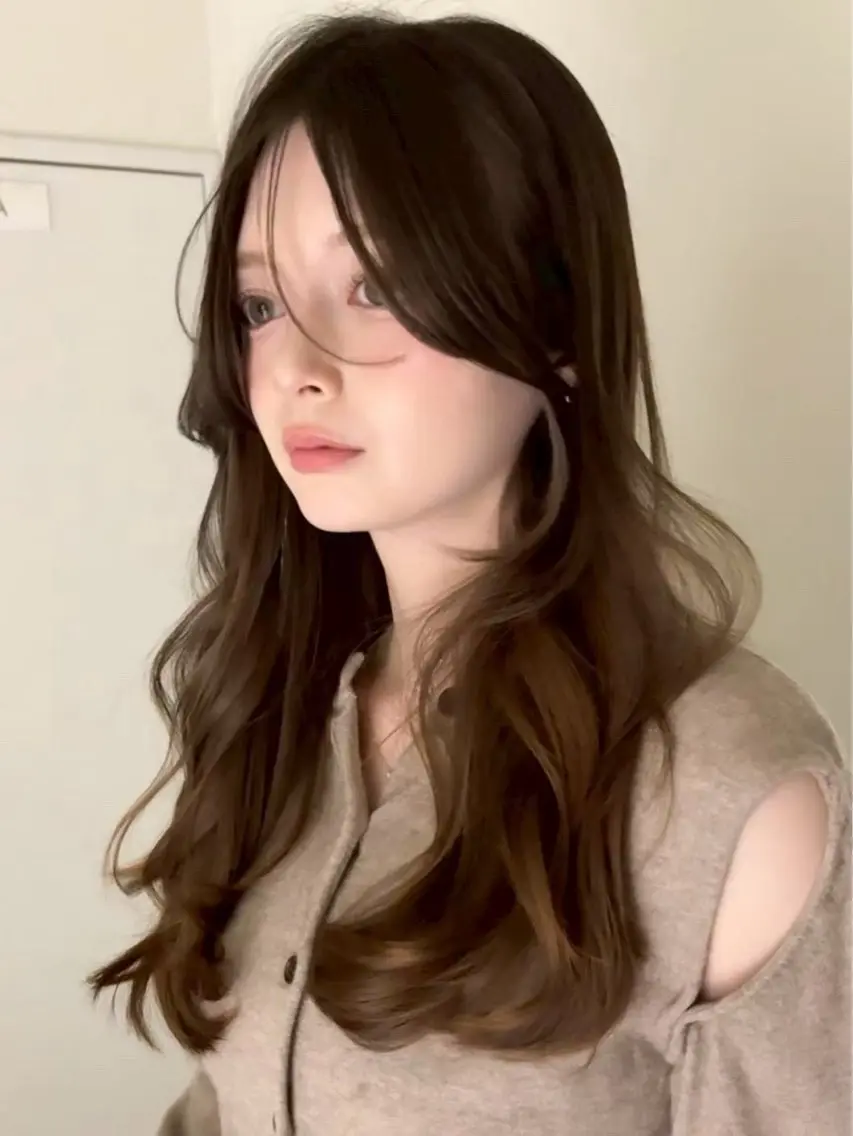 ロング カラー ブリーチ 三野宮 莉羽のヘアスタイル