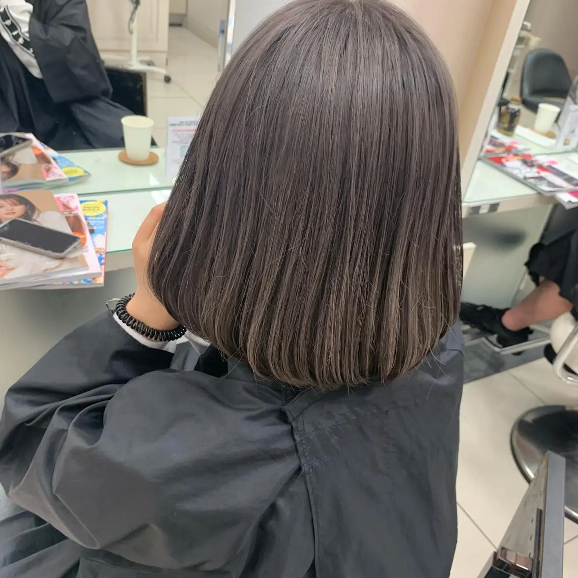 ミディアム カラー グレージュ ウスイ ハルカのヘアスタイル