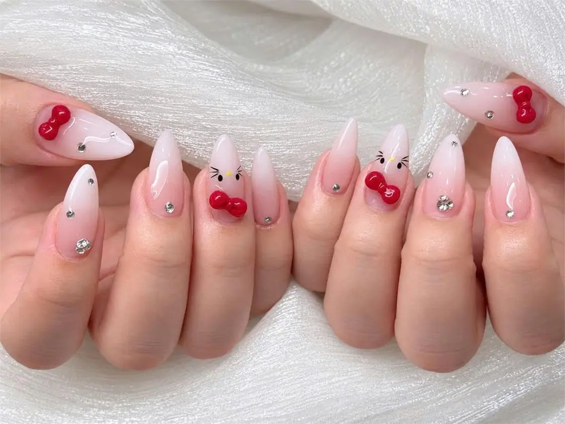 ネイル オーロラネイル ブルー チークネイル フットネイル フレンチネイル ハンドネイル NAILS168 池袋西口駅前店のネイルデザイン