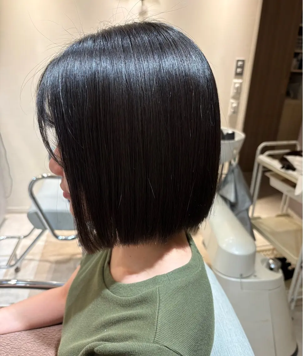 ミディアム ボブ カット トリートメント 🍒縮毛矯正/ 艶カラー🍒川崎唯華のヘアスタイル