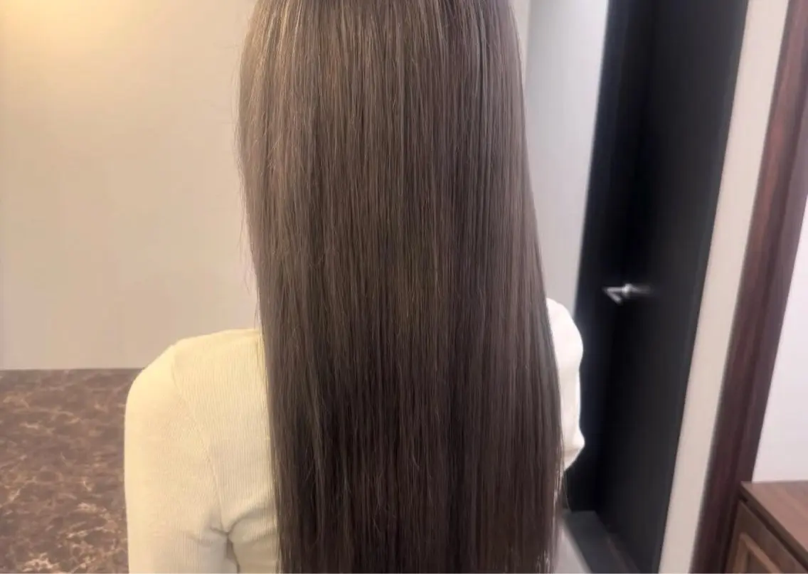 ロング カラー ブリーチ シルバー ヘアカラー Ako  カット・ 縮毛矯正モデル募集のヘアスタイル