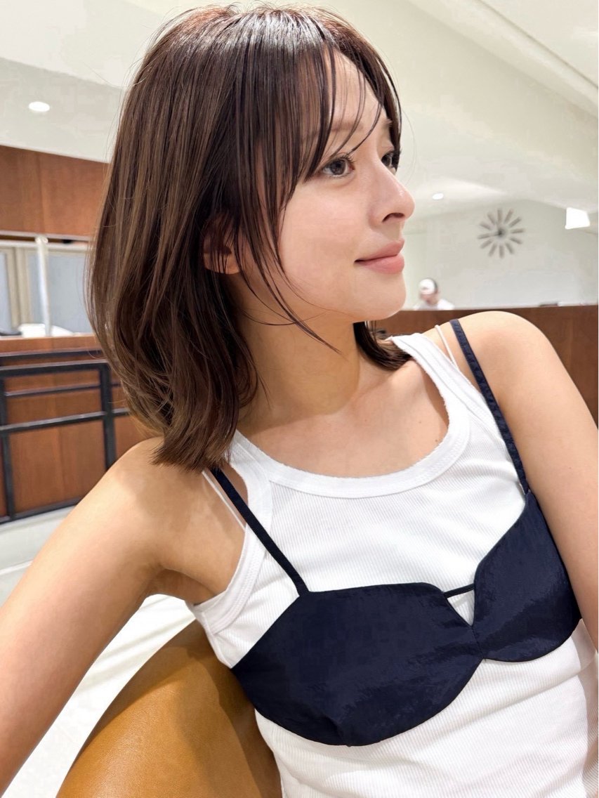 ミディアム カラー 新實 ゆりあのヘアスタイル