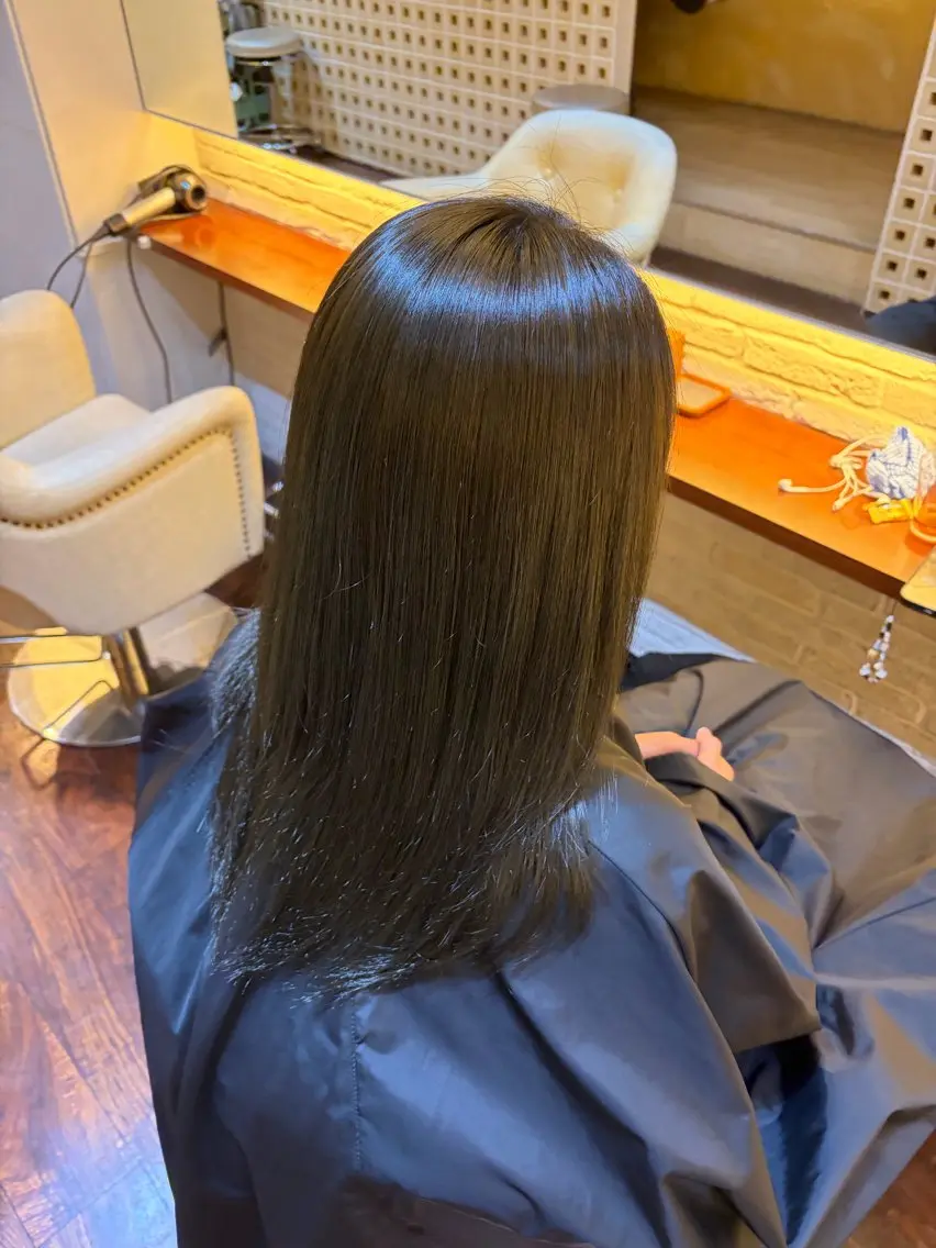 カラー アッシュ オリーブカラー ヘアカラー トリートメント CoCoon sayuのヘアスタイル