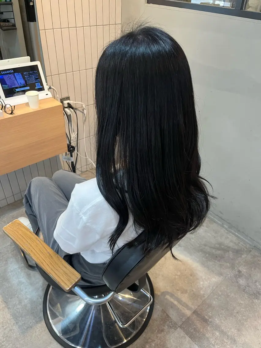 カラー アッシュ アッシュブラック 黒髪 ヘアカラー 西 こゆきのヘアスタイル