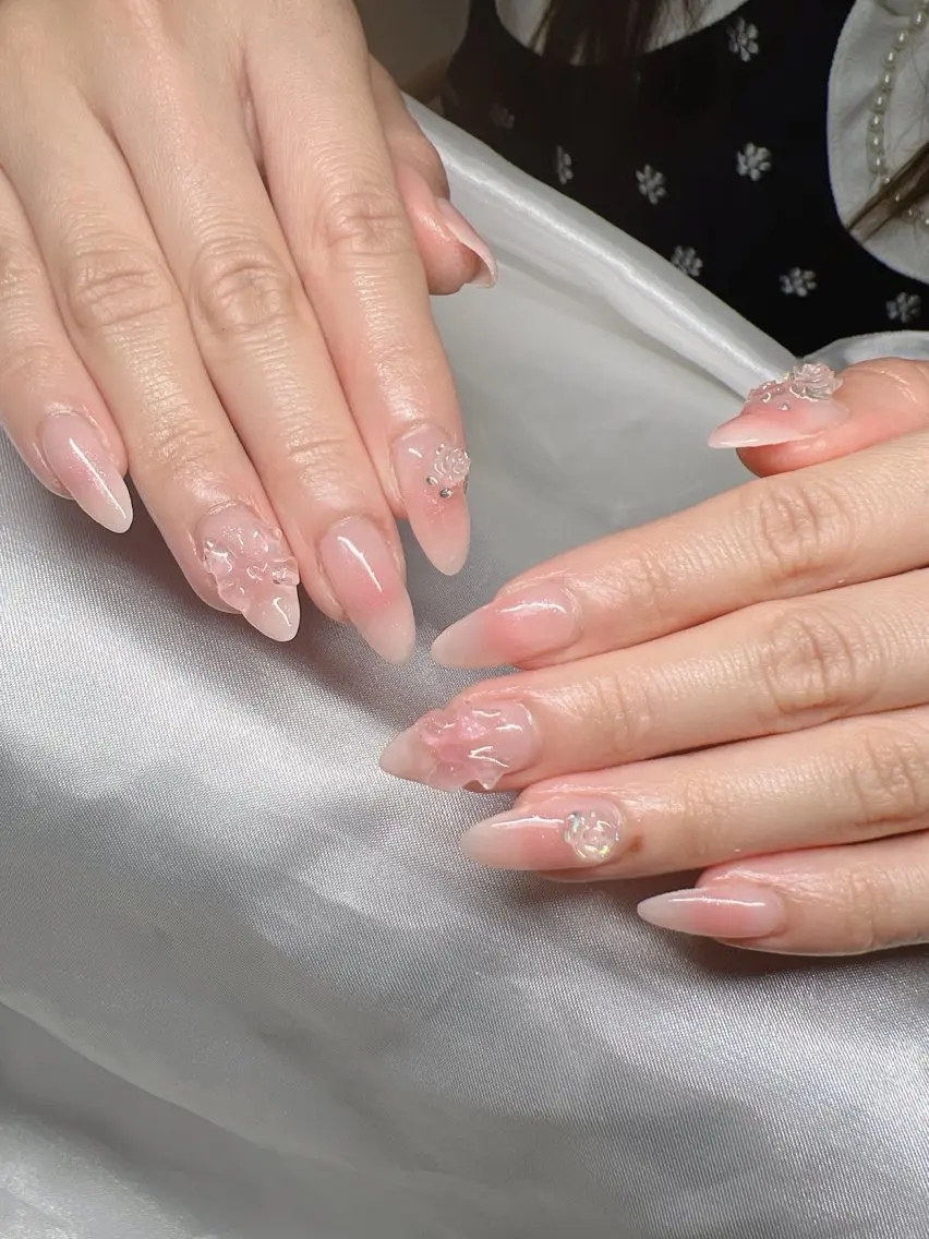ネイル オーロラネイル チークネイル 長さ出し フットネイル フレンチネイル Lee Nailsのネイルデザイン