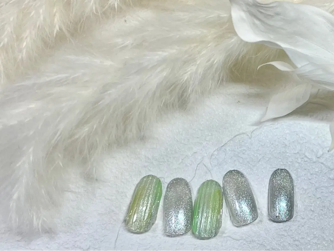 ネイル オーロラネイル フットネイル フレンチネイル ジェルネイル グリーン ハンドネイル mogunail &blowのネイルデザイン