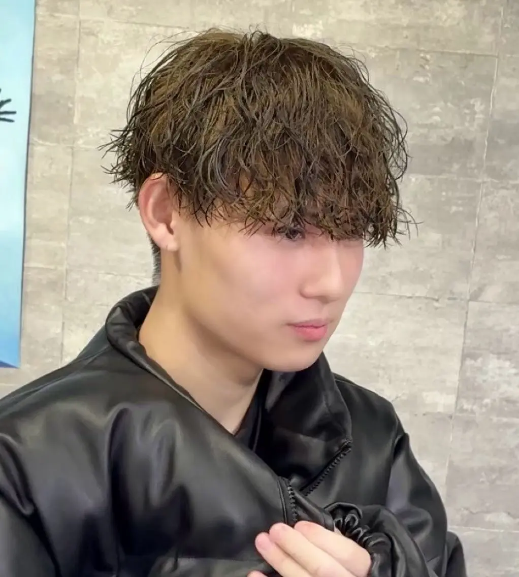 ショート パーマ メンズ 石田 大成のヘアスタイル