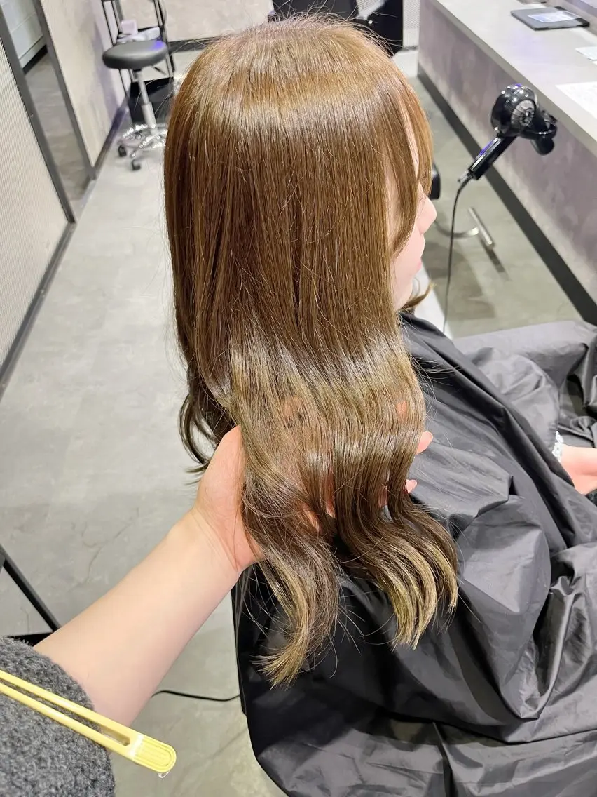 ミディアム ヘアカラー 伊藤 由妃乃のヘアスタイル
