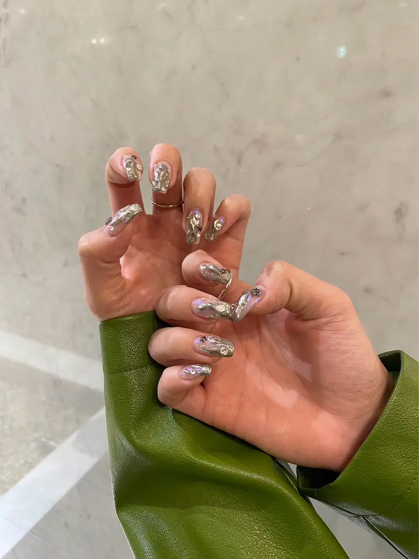 ネイル 持ち込み ニュアンスネイル シルバー Charme. NOBUKOのネイルデザイン