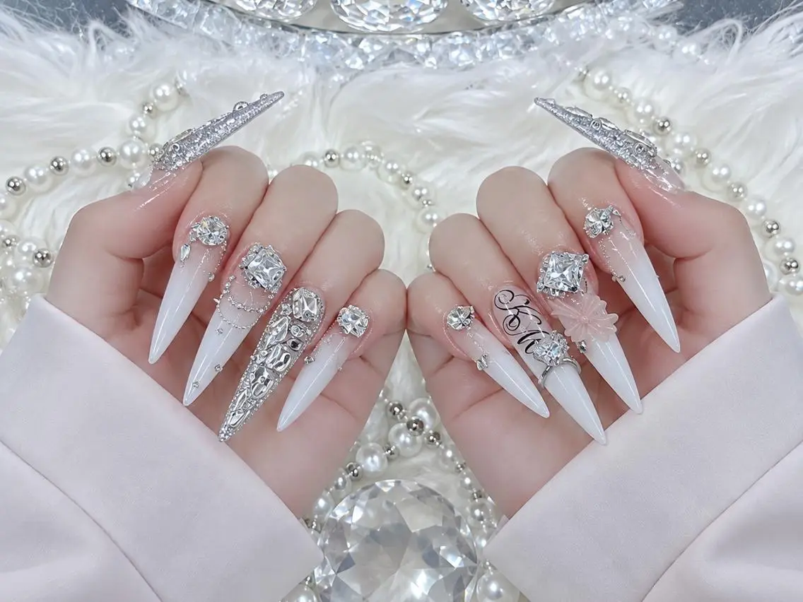 ネイル オーロラネイル チークネイル 桜ネイル クリアネイル ドット ハンドネイル Rin Nail Shinokuboのネイルデザイン