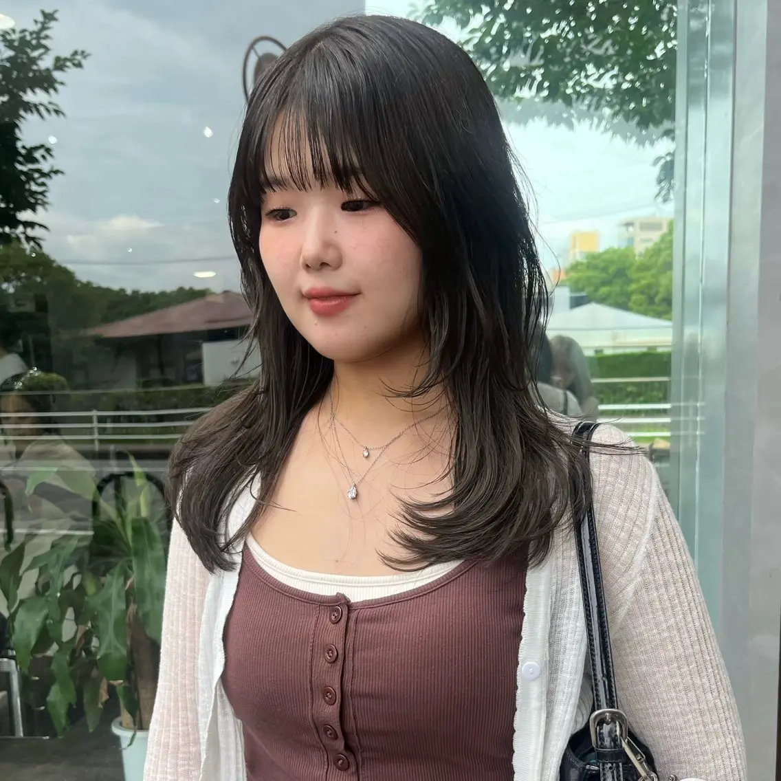 セミロング カラー ブリーチ レイヤーカット カット ヘアカラー トリートメント yuumi/大濠🪷 顔周り/ハイトーンのヘアスタイル