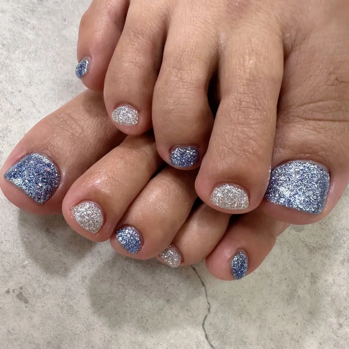 ネイル フットネイル ワンカラーネイル フットネイル 🫧RaLa ⭐︎AYAKA🫧のネイルデザイン