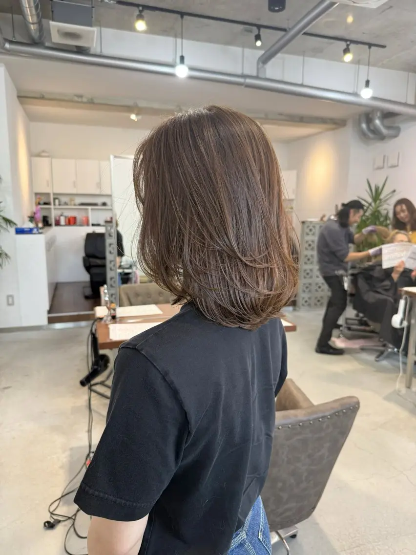ミディアム カラー グレージュ オリーブグレージュ オリーブグレー カット ヘアカラー トリートメント カイリ /レイヤーカットのヘアスタイル