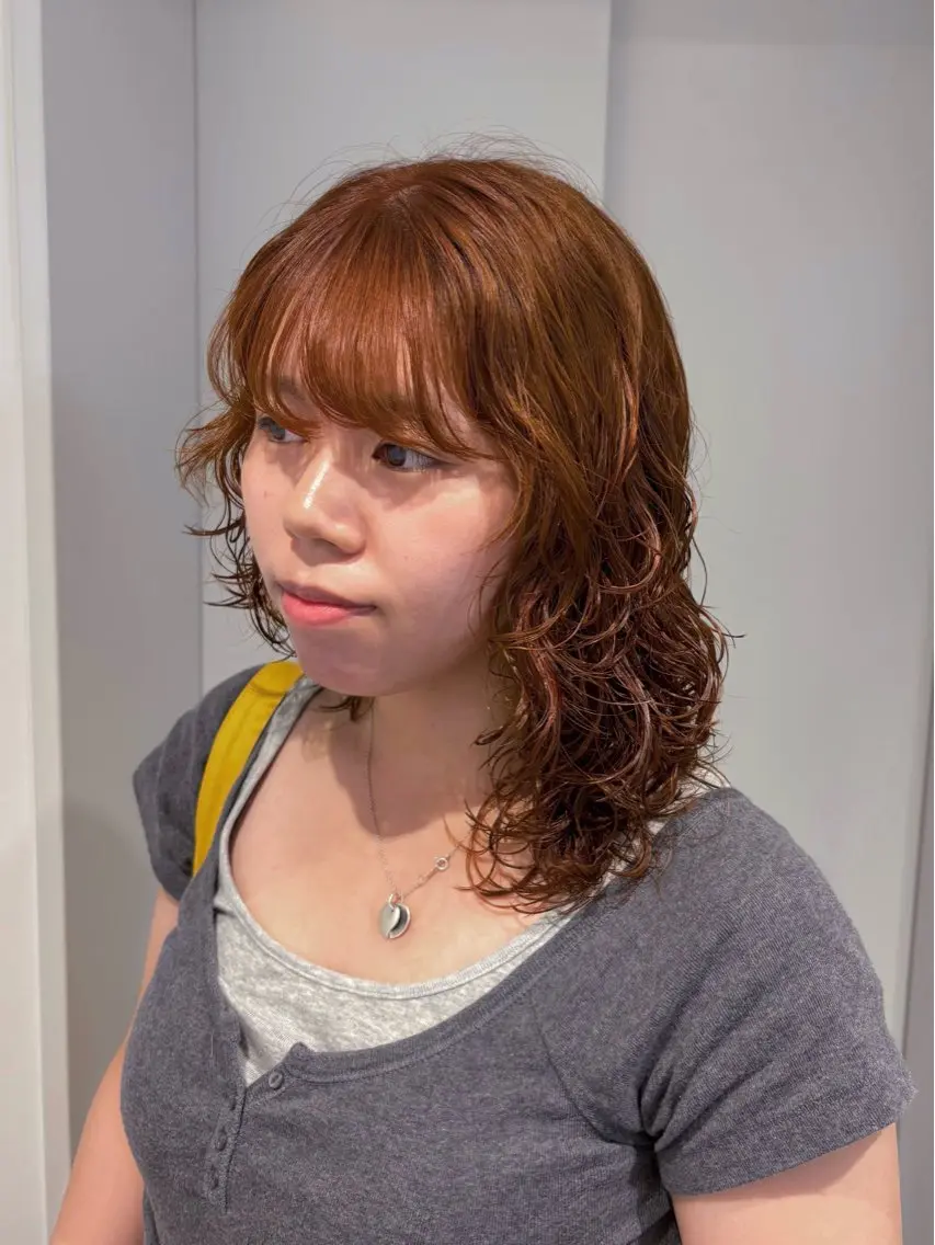 ミディアム カラー パーマ ミディアムパーマ オレンジ カット ヘアカラー パーマ トリートメント パーマ/レイヤー かどたはるなのヘアスタイル