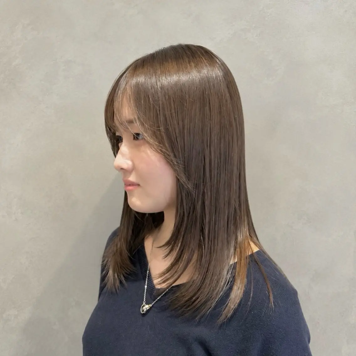 ミディアム カラー ベージュカラー ブリーチ ブラウンカラー ブラウンベージュ 透明感カラー カット ヘアカラー トリートメント レイヤーカット/透明 感カラー/遠藤惟斗のヘアスタイル