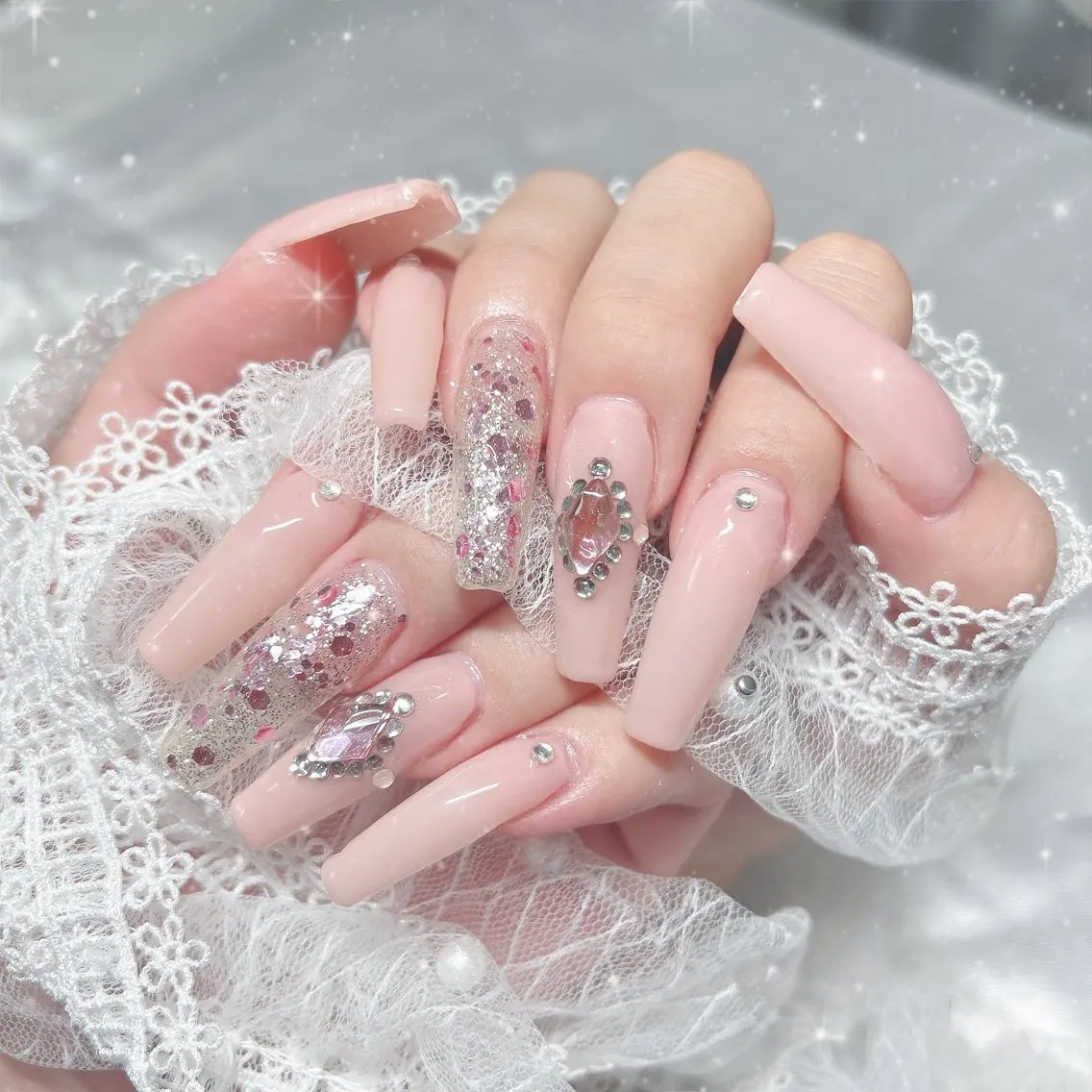ネイル キラキラネイル ロングネイル ピンク スクエアネイル Best Nail Yu🎀🫧のネイルデザイン