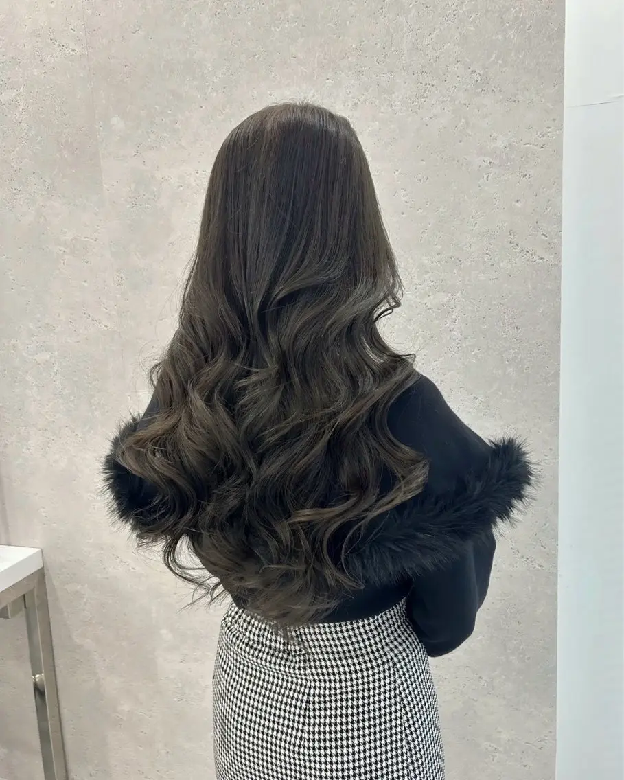 ロング カラー ヘアカラー 佐藤 笑瑠のヘアスタイル