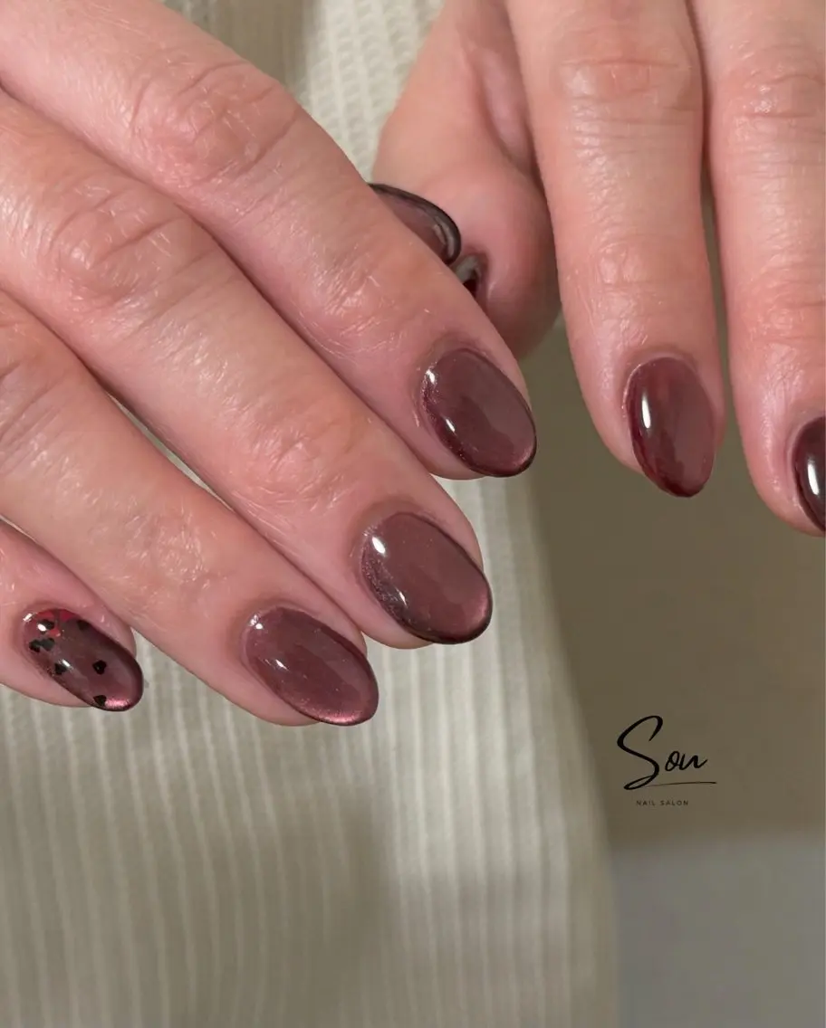 ネイル ボルドー マグネットネイル マグネットワンカラー ワンカラーネイル バレンタイン ハンドネイル S o u_ nail salonのネイルデザイン