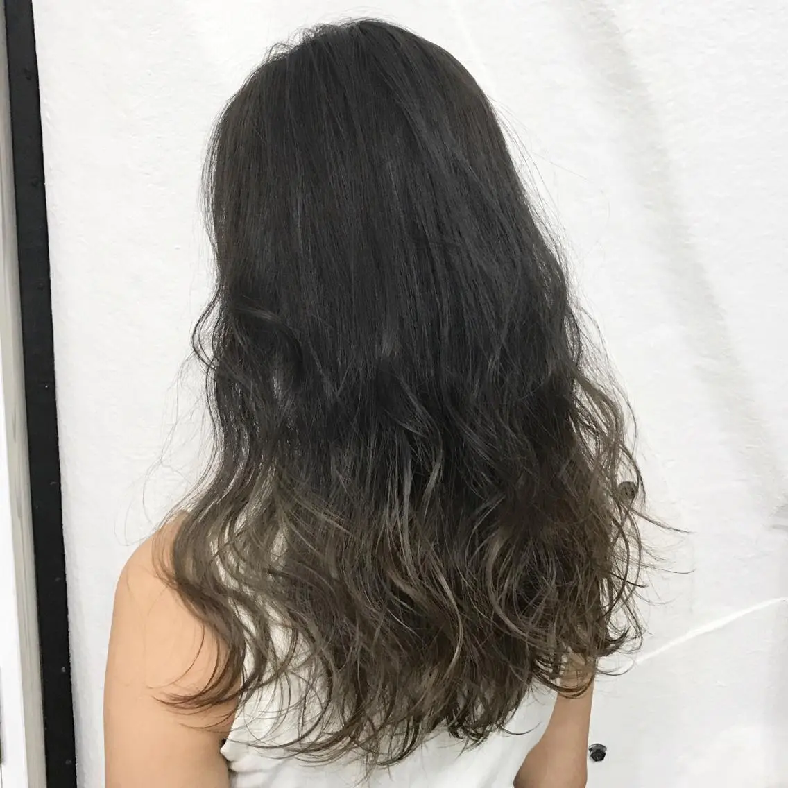 カラー アッシュ アッシュグレー アッシュグレージュ ブリーチ グラデーションカラー K-POP好き美容師 🇰🇷Kai.Yのヘアスタイル
