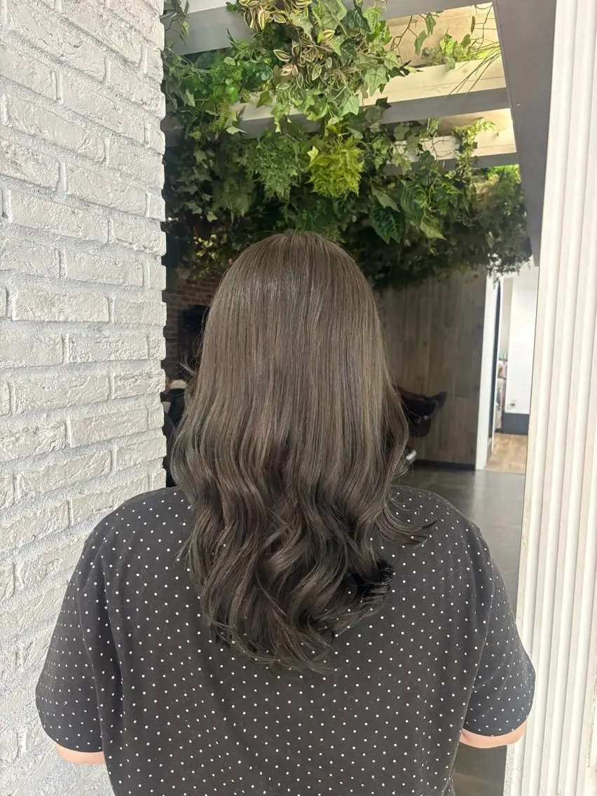 セミロング カラー 透明感カラー グレージュ オリーブグレージュ オリーブグレー 濱田 真尋のヘアスタイル