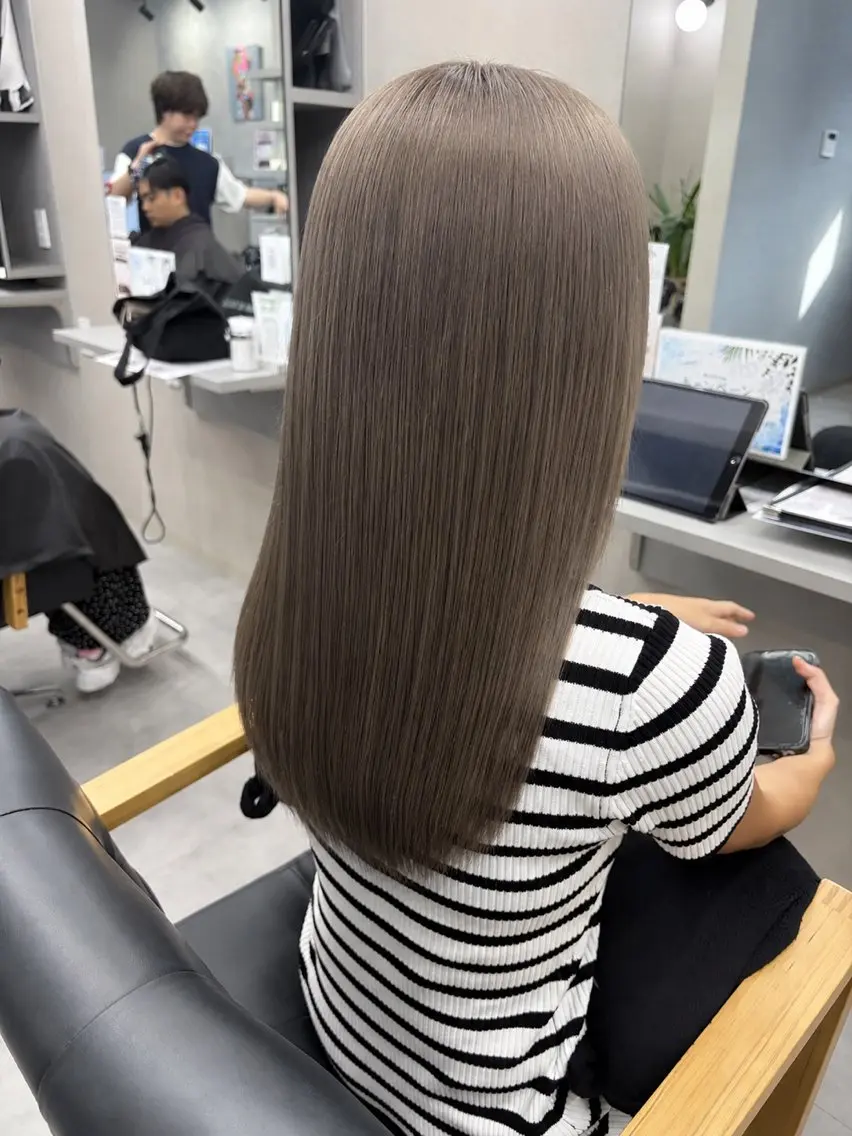 ロング カラー ブリーチ 透明感カラー グレージュ ミルクティーグレージュ カット ヘアカラー トリートメント 佐々木 愛実のヘアスタイル