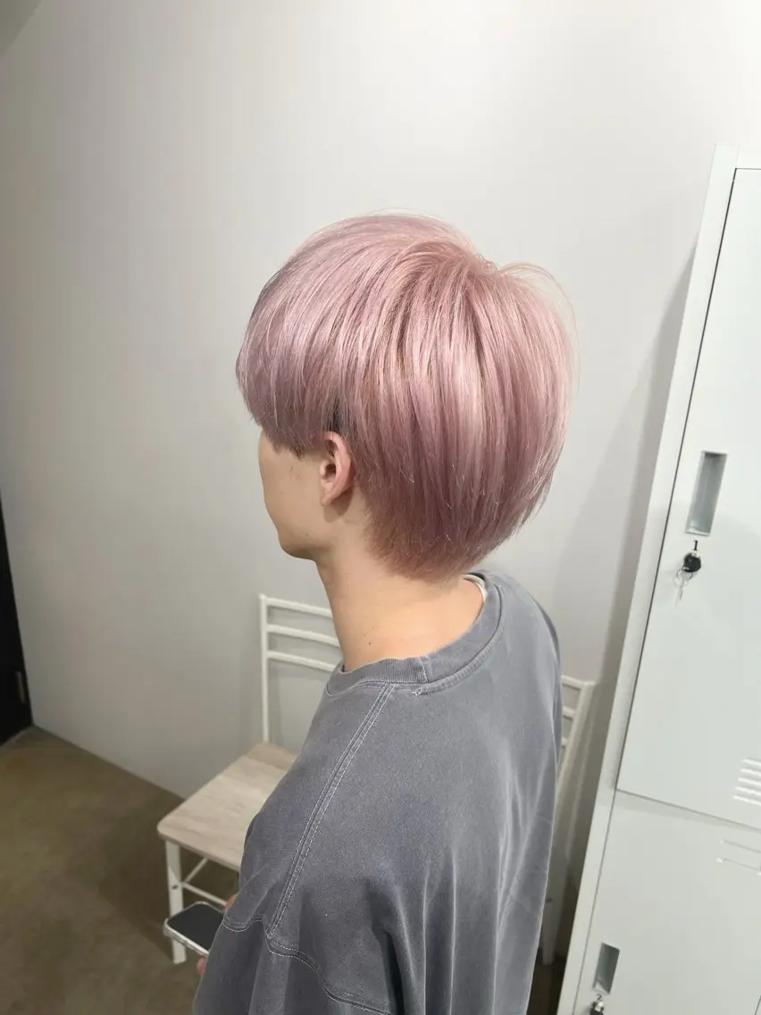 カラー メンズ メンズブリーチ メンズ韓国風 メンズウルフカット ベージュカラー ブリーチ カット ヘアカラー トリートメント ブリーチ/髪質改善/ レイヤー/YUTOのヘアスタイル