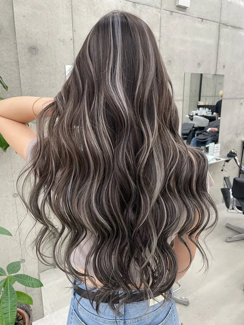 ロング 手島 カミラのヘアスタイル