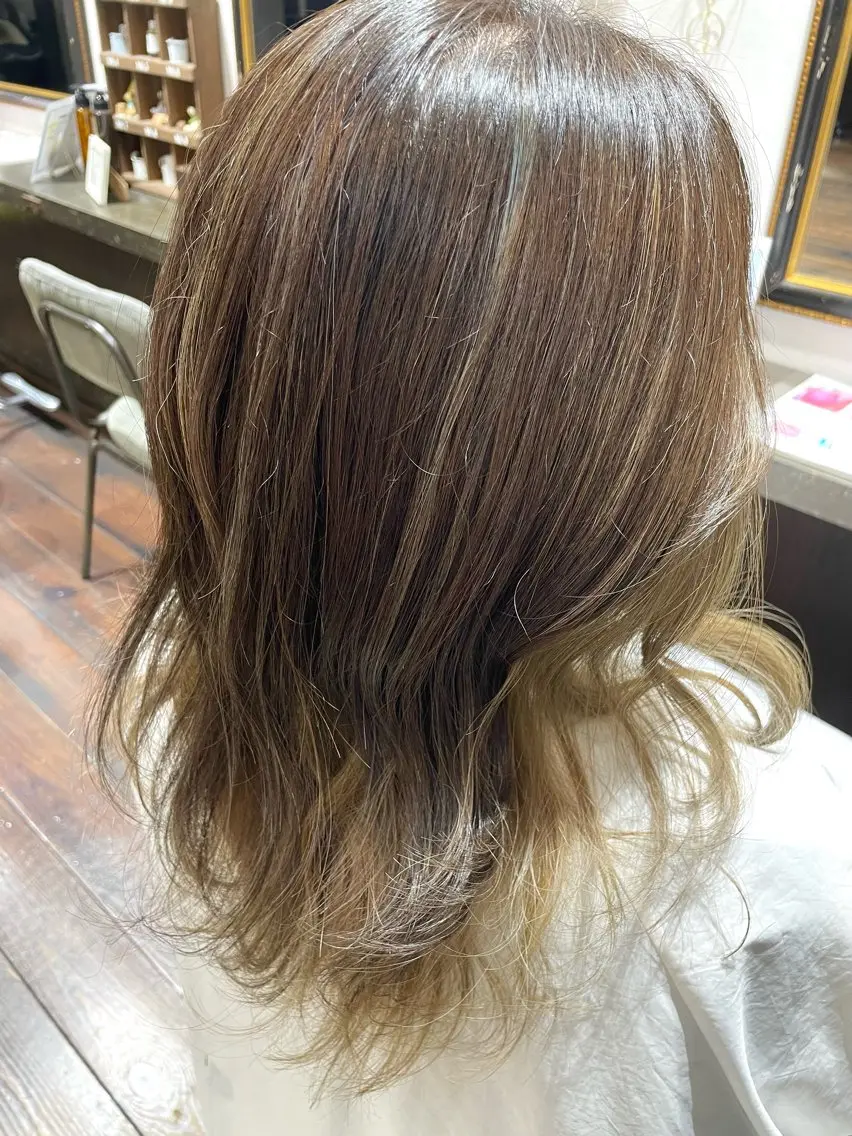 ロング カラー ブリーチ ハイライトカラー インナーカラー ハイライト カットモデル募集中✨ /渡邉光姫のヘアスタイル