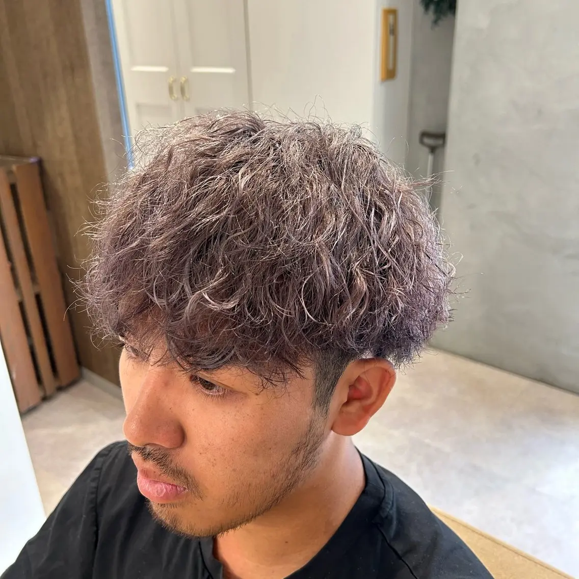 ショート カラー パーマ メンズ メンズハイトーン メンズパーマ ハイトーンカラー 井手 孔介のヘアスタイル
