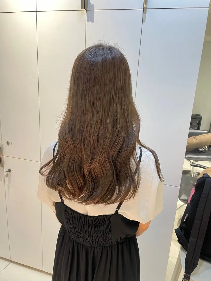 ロング カラー ヘアアレンジ ベージュカラー オリーブベージュ ヘアカラー トリートメント ヘッドスパ ヘアセット 艶髪✨寒色カラー✨ 翁長孝輔のヘアスタイル