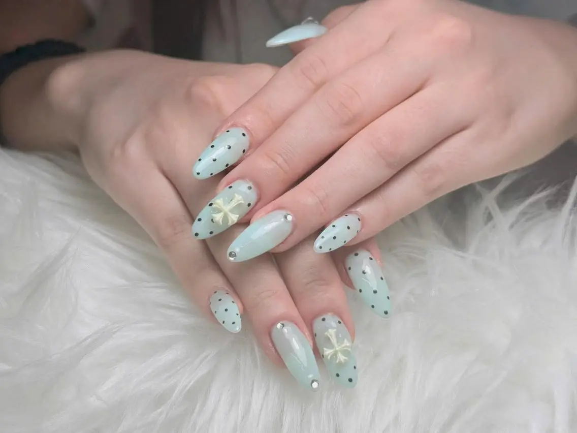 ネイル 水色 マグネットネイル ニュアンスネイル オフィスネイル ワンカラーネイル ハンドネイル Squen Nail shinjukuのネイルデザイン