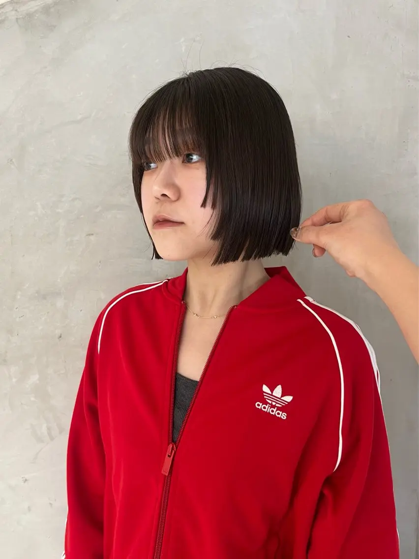 ミディアム カット トリートメント 切りっぱなしボブ/ 艶カラー/綾莉のヘアスタイル