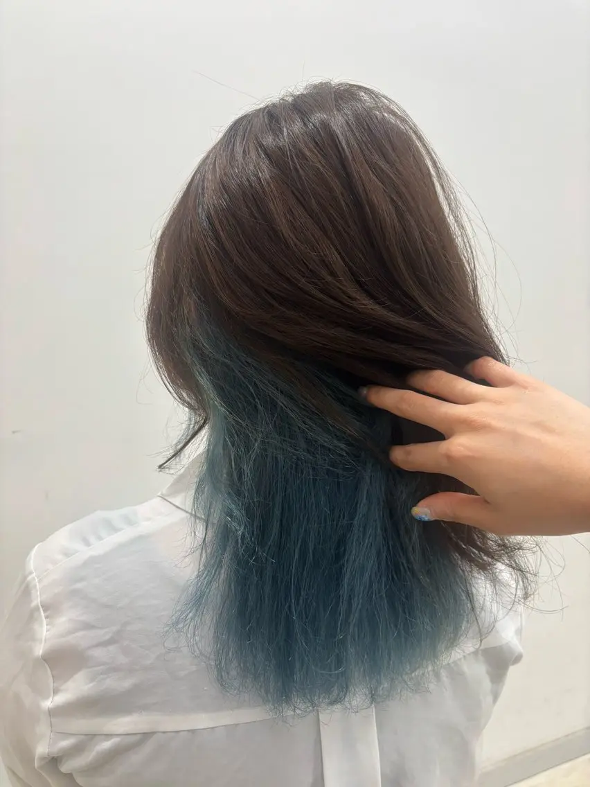 カラー ブリーチ ブルーカラー quarter 加藤のヘアスタイル