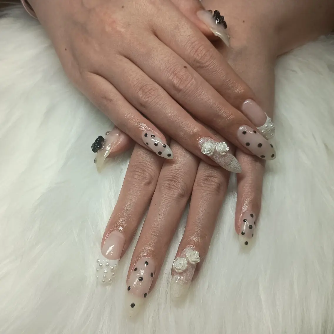 ネイル Reivl  Nails のネイルデザイン
