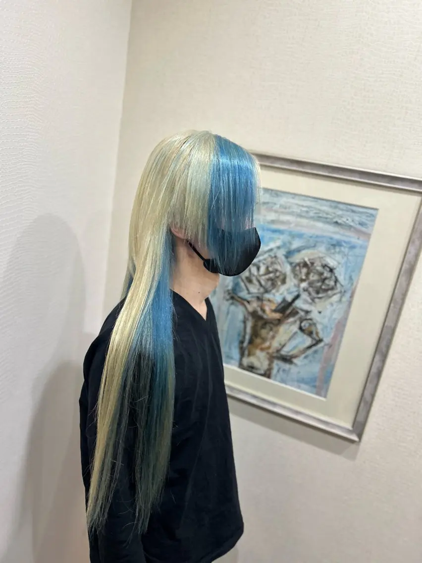 ロング カラー ブリーチ ブロンド デザインカラー ホワイトブロンド カット ヘアカラー 井上 花音のヘアスタイル