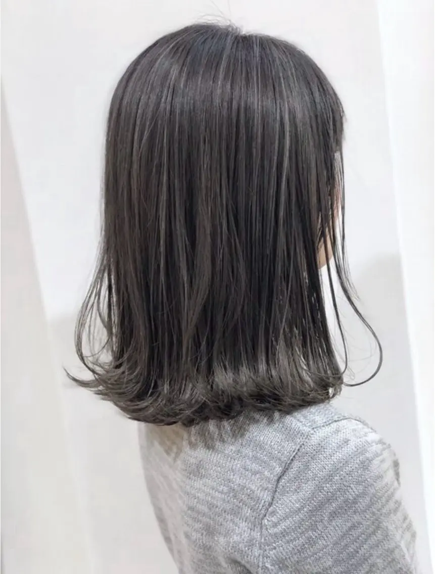 ミディアム カラー 貴島 由捺のヘアスタイル