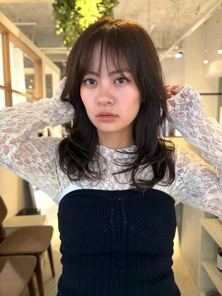 セミロング レイヤーカット カット ヘアカラー ようちゃん 色持ち艶カラーのヘアスタイル