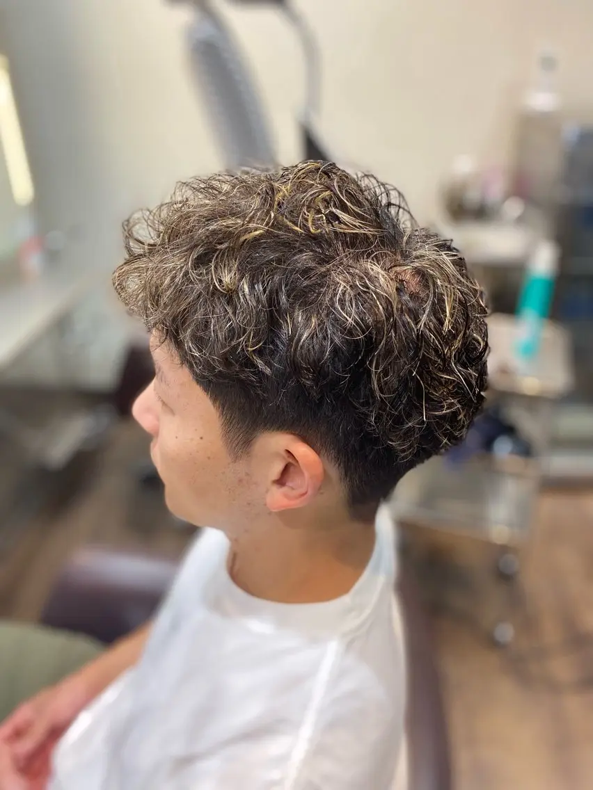 ショート パーマ メンズ メンズバレイヤージュ スペインカール レイヤーカット 谷口 雅門のヘアスタイル