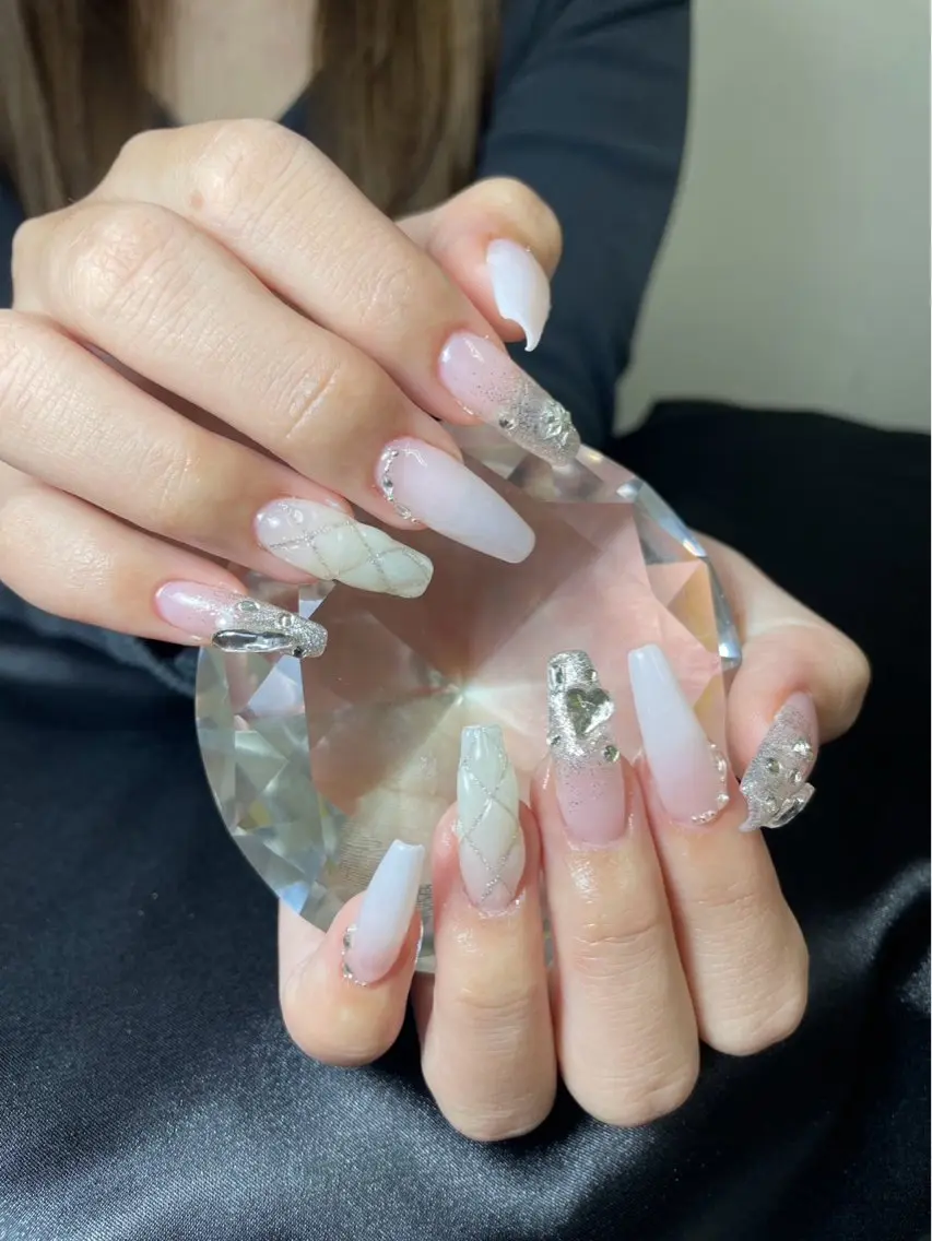 ネイル ブラウン チークネイル 桜ネイル 長さ出し フットネイル ハンドネイル XIINH NAIL SALONのネイルデザイン