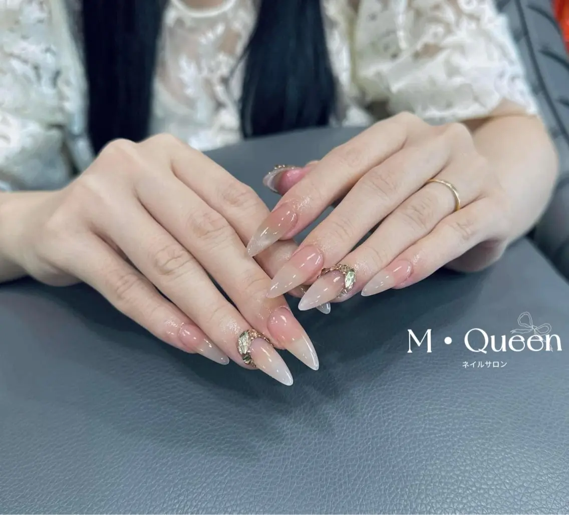 ネイル ハンドネイル MQueen ネイルサロンマルのネイルデザイン