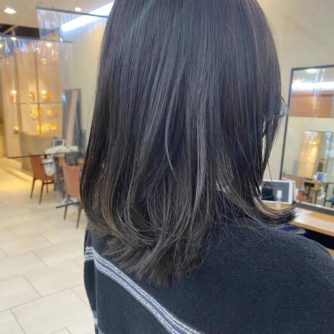 セミロング カラー あやめ【顔まわり/レ イヤー/柔らかカラ】のヘアスタイル