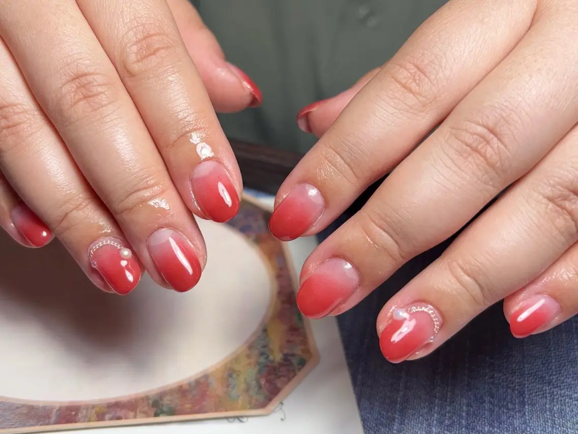 ネイル グラデーション ピンク 赤色 シンプルネイル NAMU NAILS💞のネイルデザイン