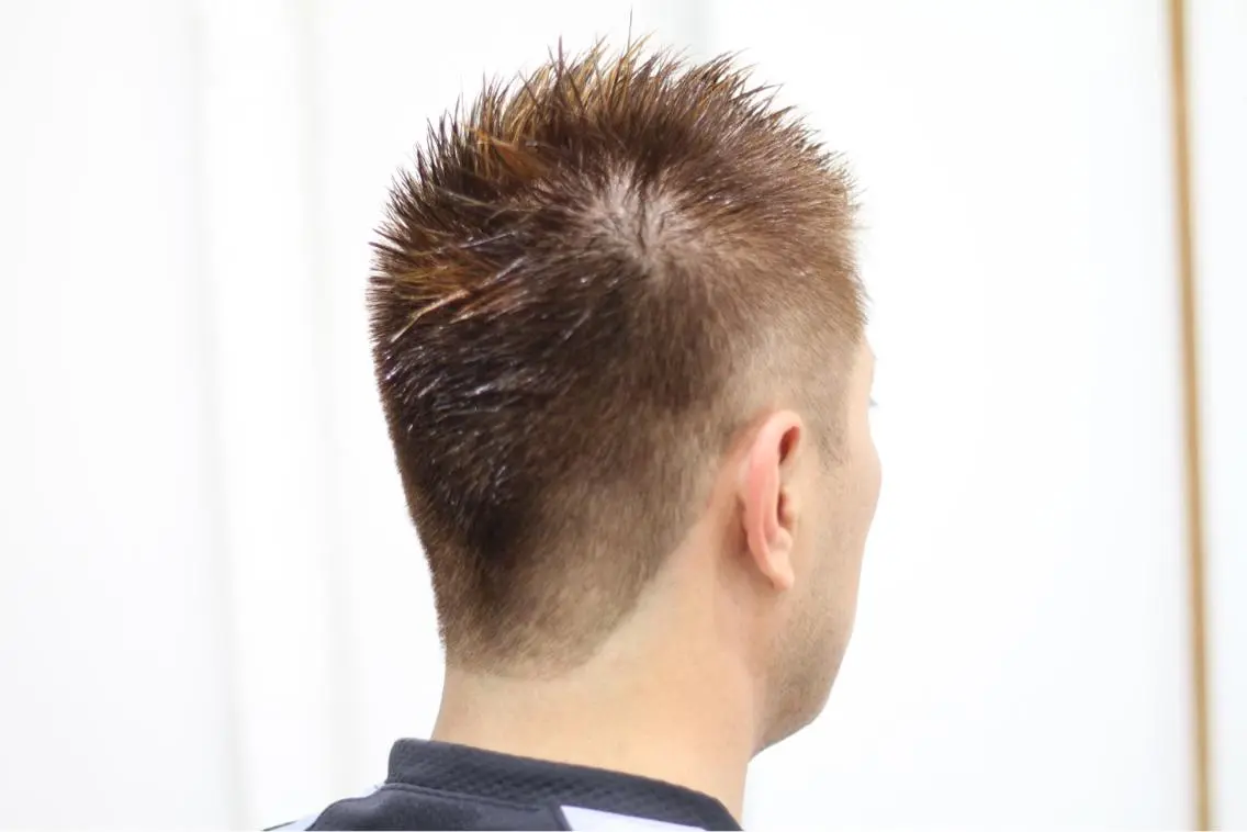 ショート カラー メンズ メンズハイライト 刈り上げ ハイライトカラー ハイライト ショートヘア 矢島 真樹のヘアスタイル
