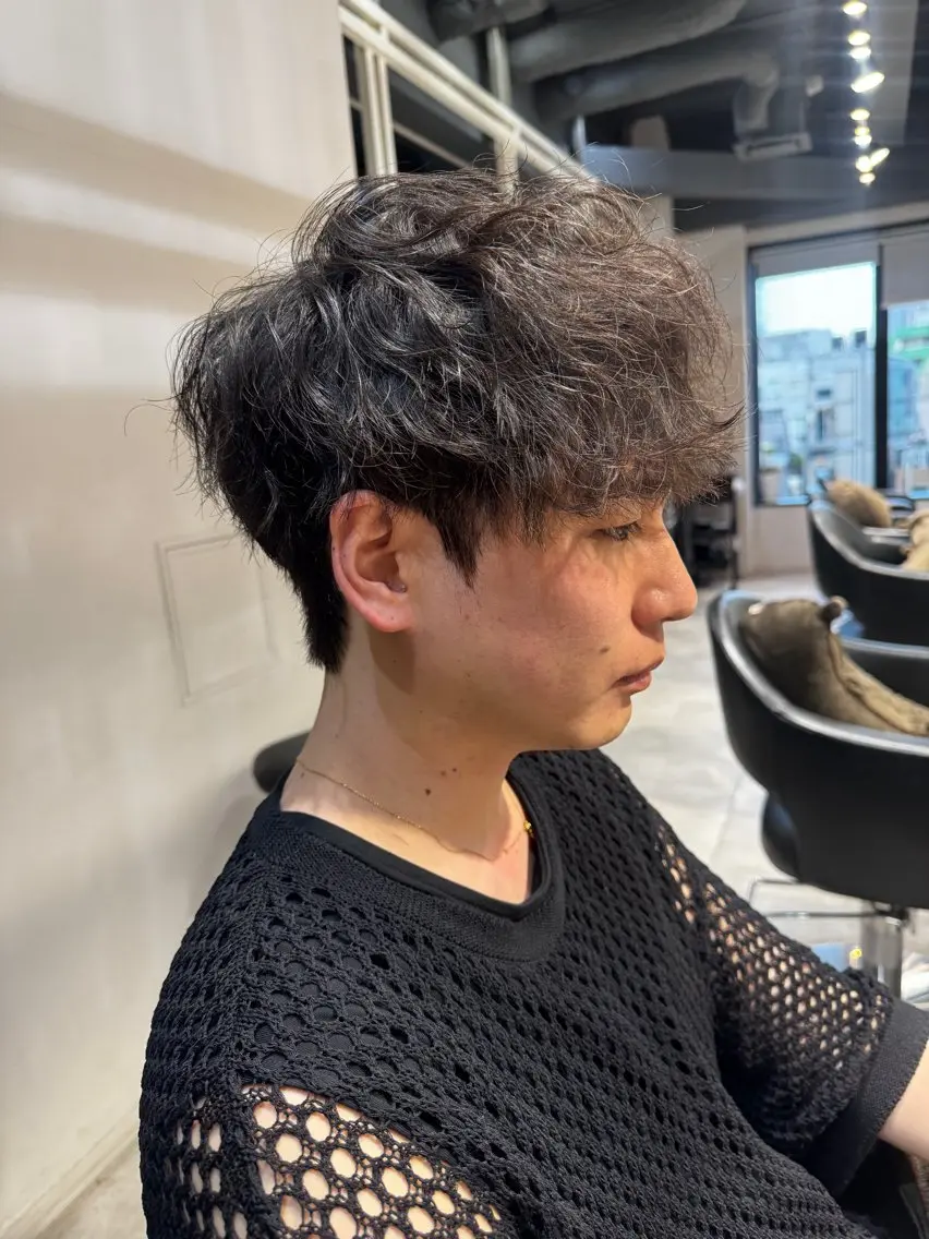 ミディアム パーマ メンズ カット パーマ トリートメント 似合う髪型が 分からない方へのヘアスタイル
