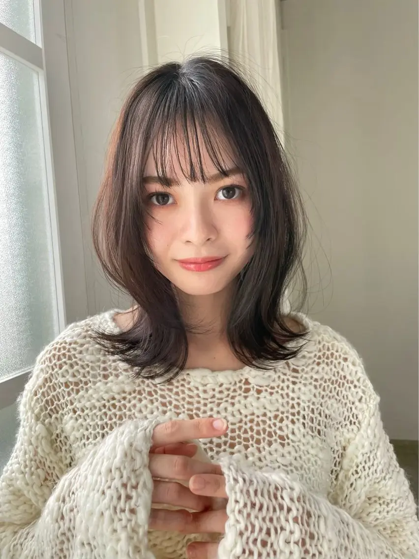 ミディアム くびれヘア 髪質改善 韓国風ヘア 縮毛矯正 トリートメント カット ヘアカラー 🖤🤍石川 アイリ🤍🖤のヘアスタイル