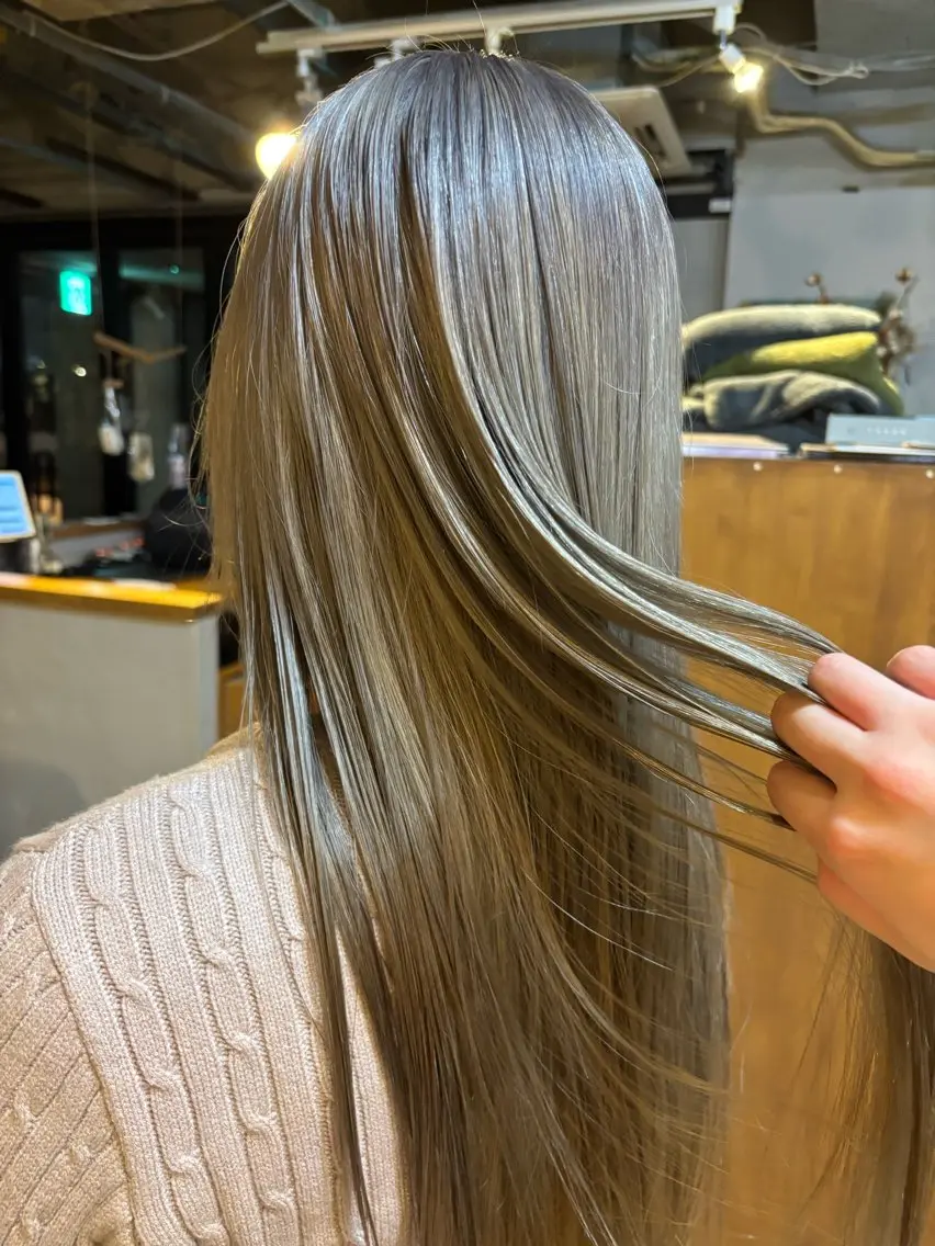 ロング ヘアカラー 松倉 沙奈のヘアスタイル